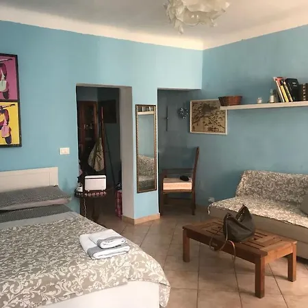 Casa Azzurra, Nel Cuore Di * Génova