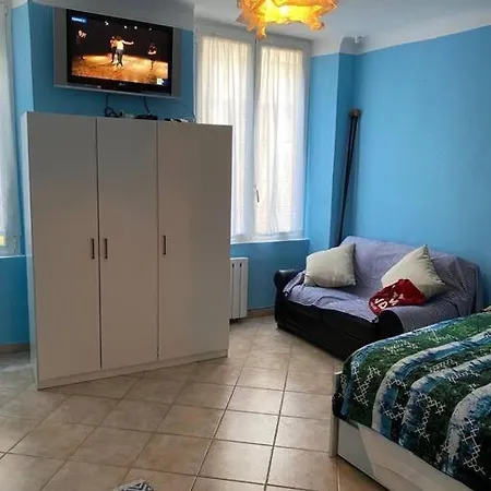 Casa Azzurra, Nel Cuore Di Génova