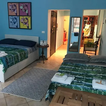 Casa Azzurra, Nel Cuore Di Génova