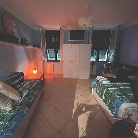 Casa Azzurra, Nel Cuore Di * Génova