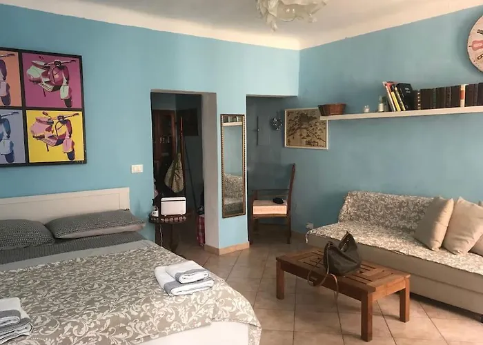 Casa Azzurra, Nel Cuore Di * Genua