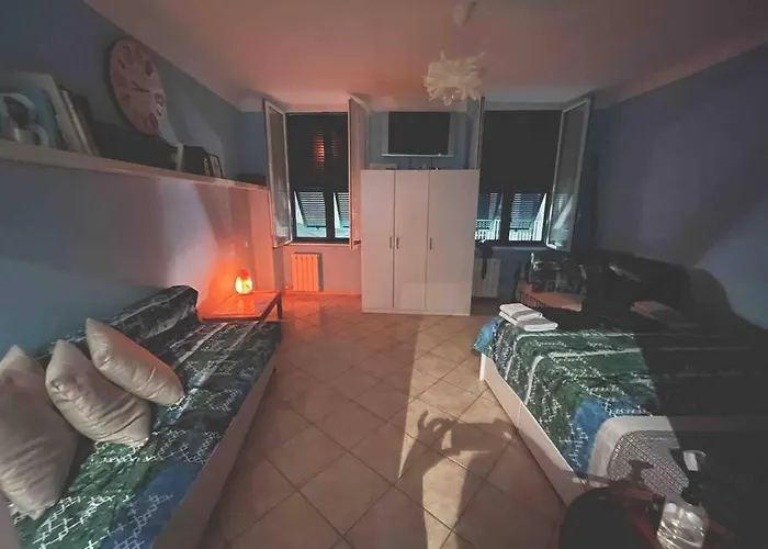 Casa Azzurra, Nel Cuore Di * Genua